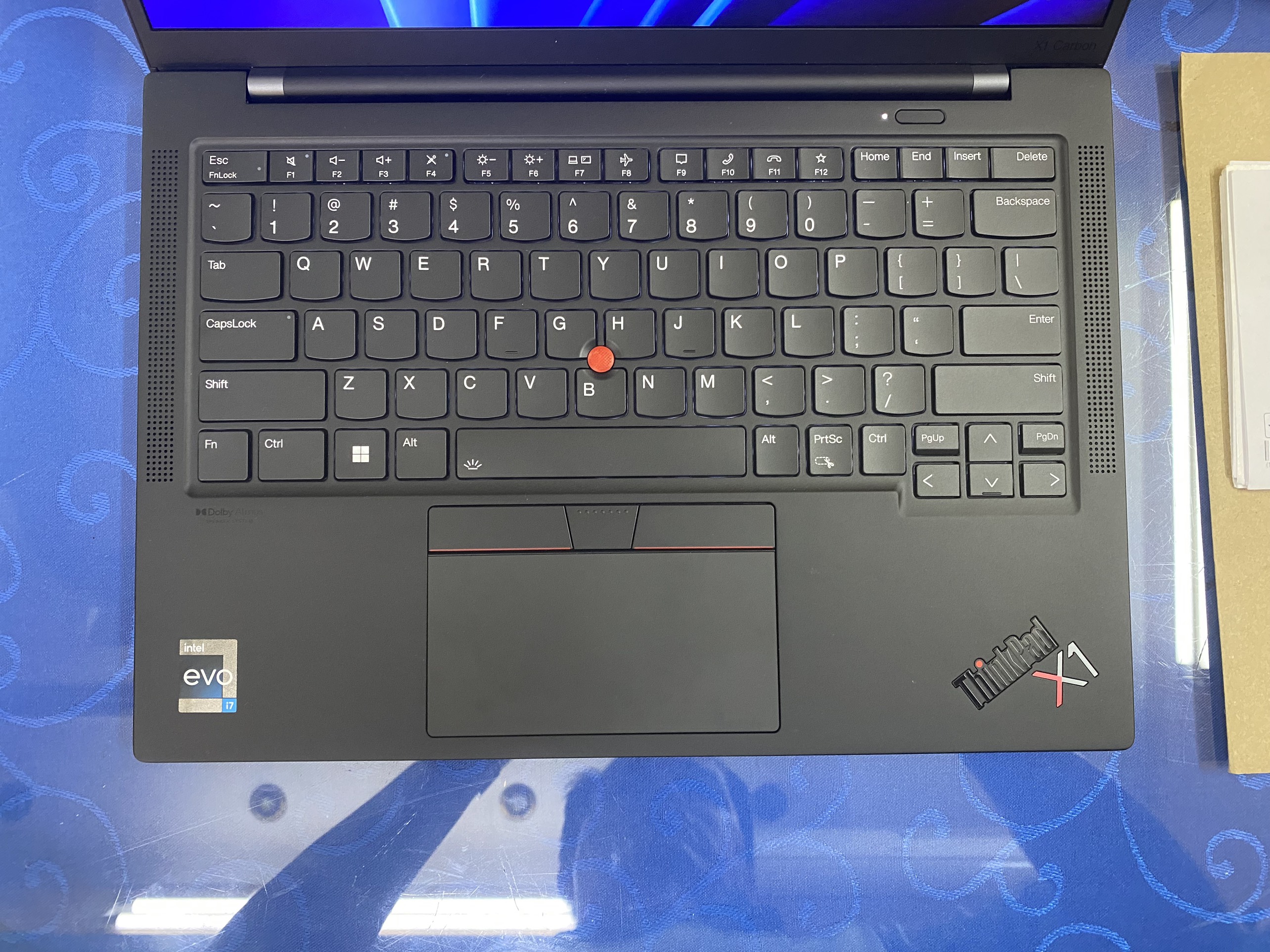 LENOVO THINKPAD X1 CARBON GEN 9 I7 1185G7 14"FHD+  Trang chủ Danh Mục Sả